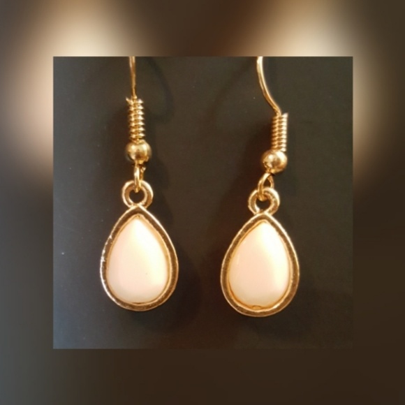 Vintage Style Statement Necklace with Earr… - Picture 5 of 5